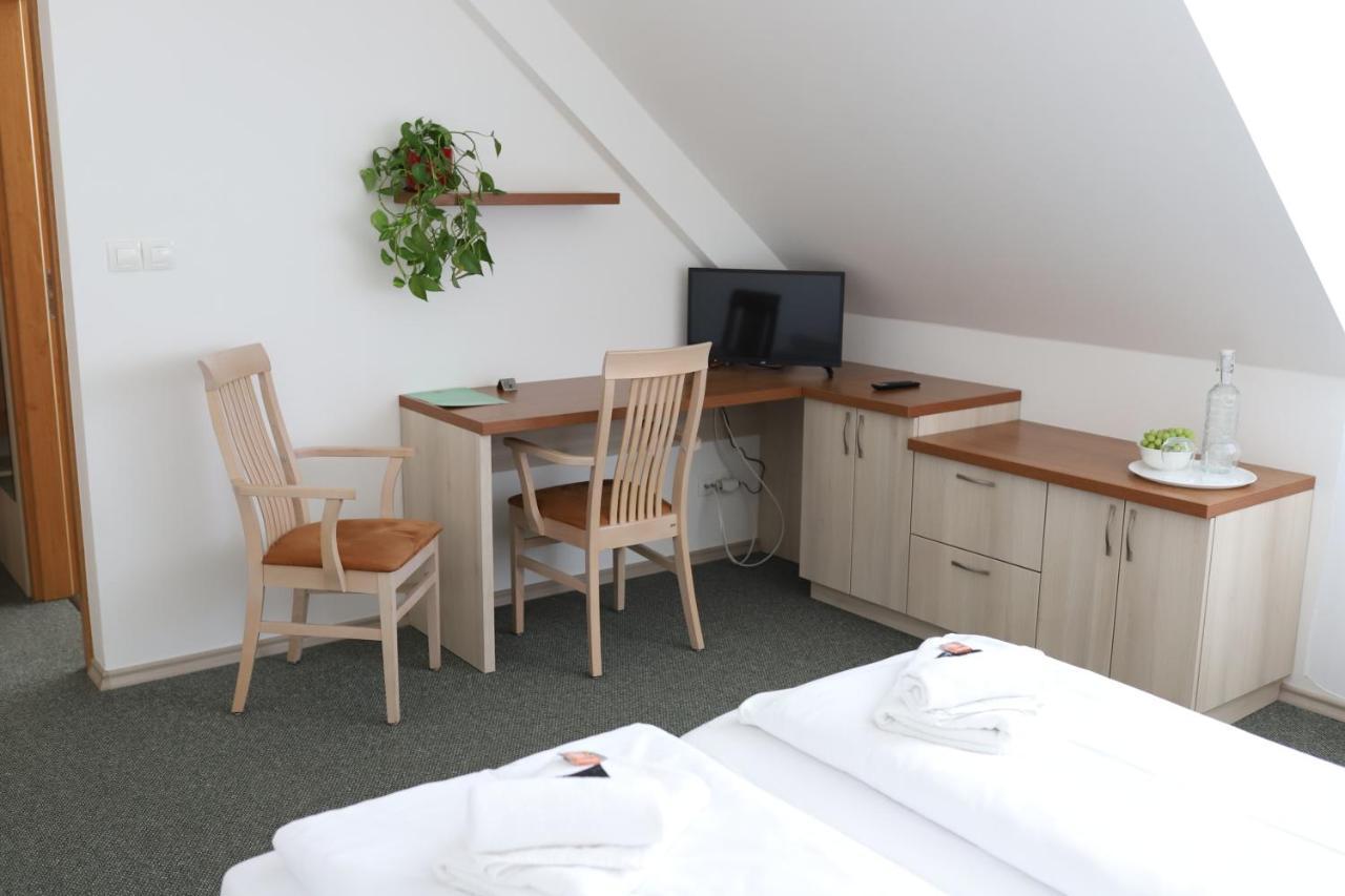 Tisnovska Rychta Hotel Bagian luar foto