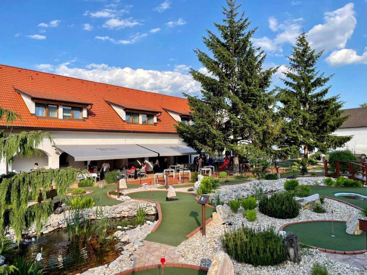 Tisnovska Rychta Hotel Bagian luar foto