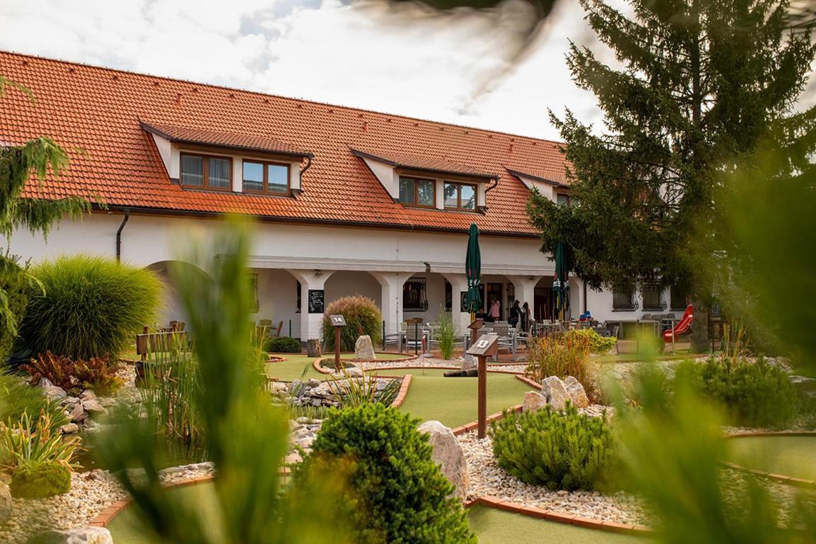 Tisnovska Rychta Hotel Bagian luar foto