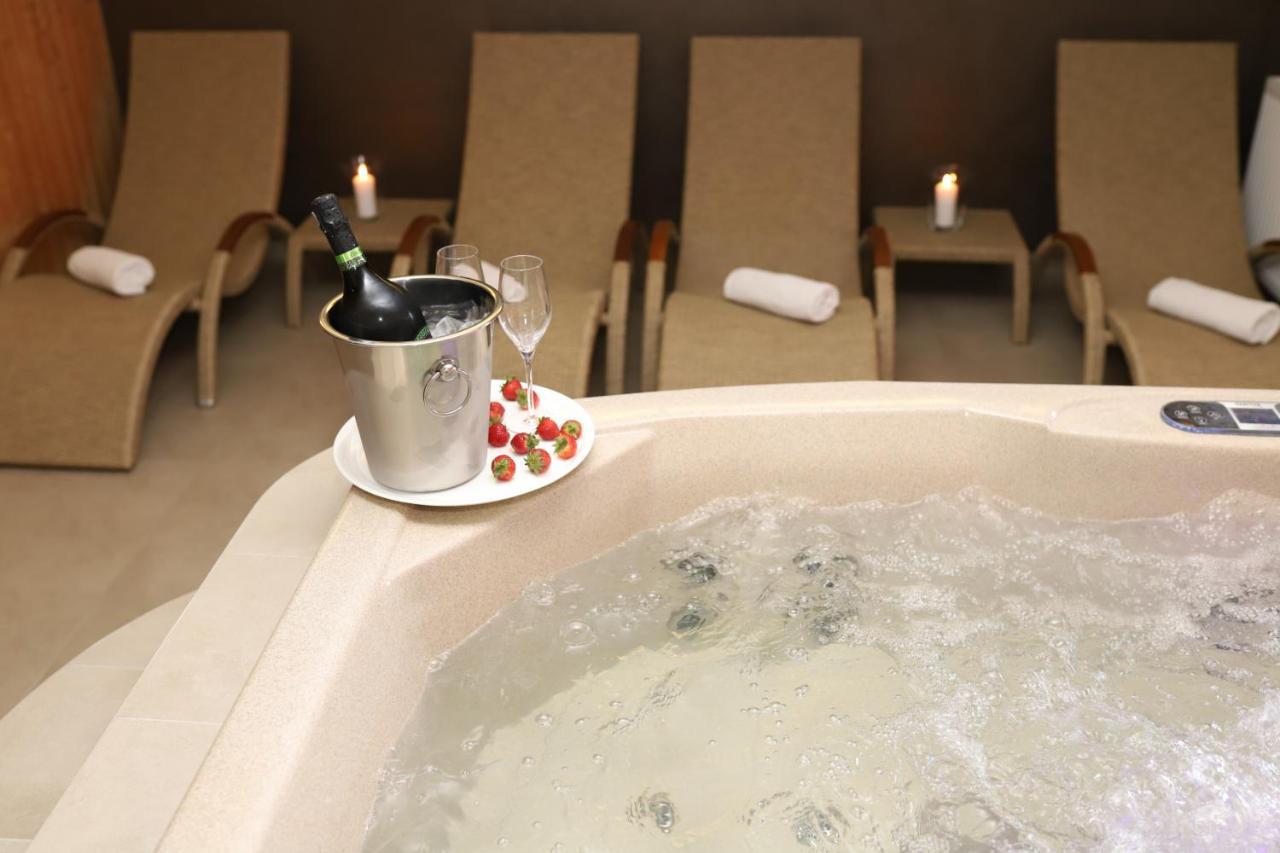 Tisnovska Rychta Hotel Bagian luar foto